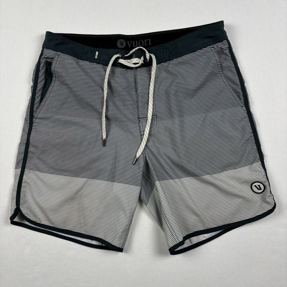 Vuori V314 Cruise Board Shorts Mens 32 Green Gray Colorblock Unlined Drawstring